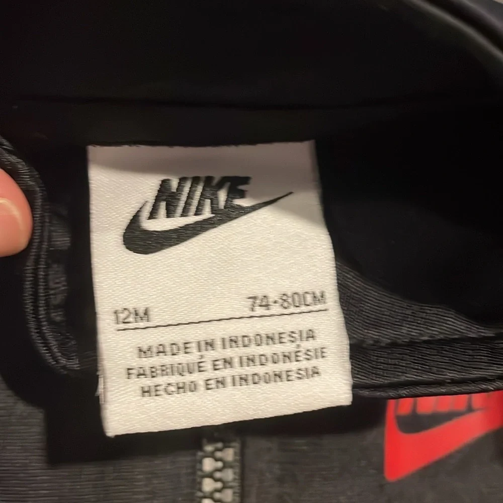 Red & black Nike jacket - Picture 2 of 3